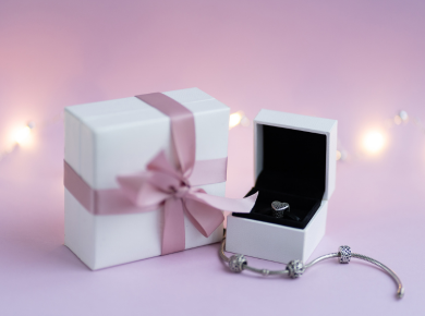 Як обрати прикраси для дівчини в подарунок